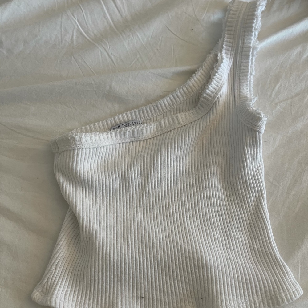 UO ONE SHOULDER WHITE CROP